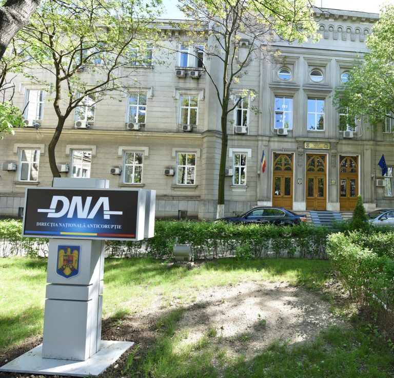 Percheziții DNA în 12 locaţii din Bucureşti şi Ilfov/Dosarul vizează eliberarea nelegală de către unele cabinete notariale a unor certificate de moştenitor