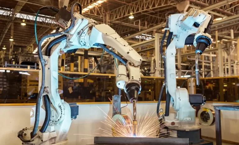 Angajații produc prea mult carbon. Banii dați industriei, condiționați de automatizare și robotizare