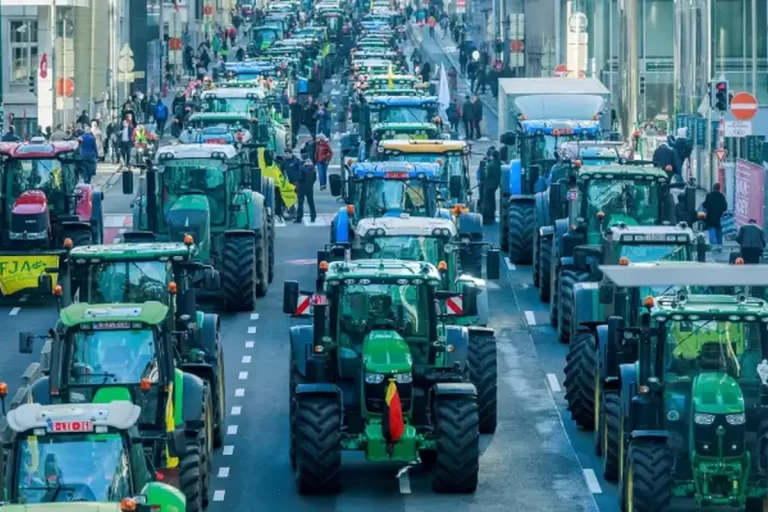 Prea mult CO2. Comisia Europeană pune bazele dispariției agriculturii din UE