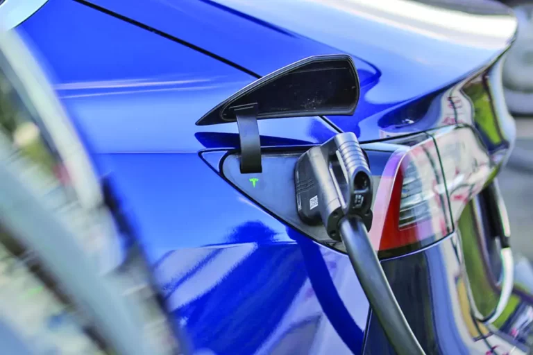 Nebunia vehiculelor electrice ucide industria auto din Marea Britanie