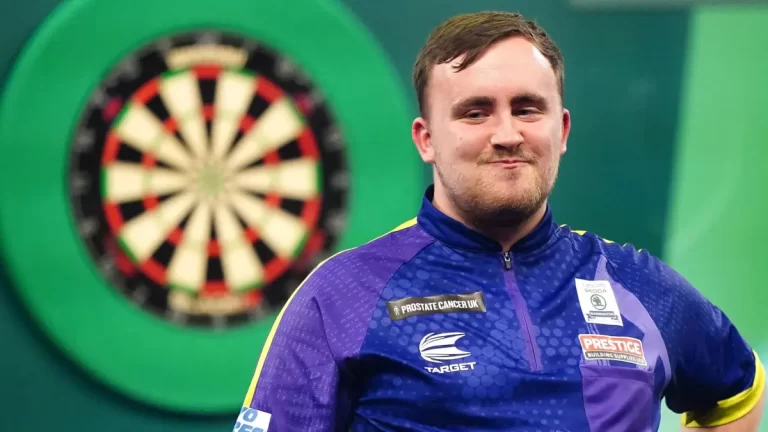 Mai tare ca un fotbalist: milionar la 17 ani din darts!