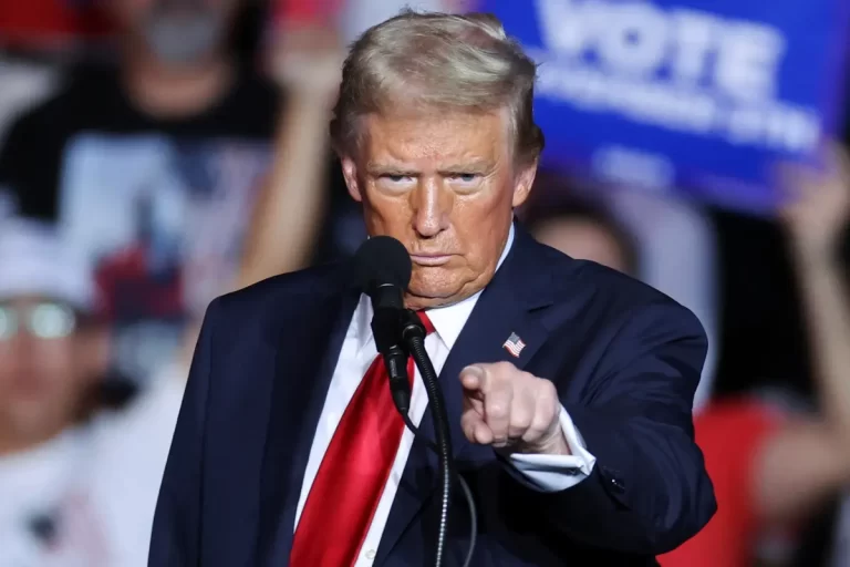Șase, vine Trump, pregătiți carnetele de cec!