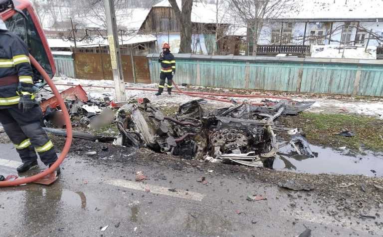 Accident înfiorător pe DN 2, în Suceava. Trei morți, după ce o mașină a luat foc în urma impactului cu o cisternă