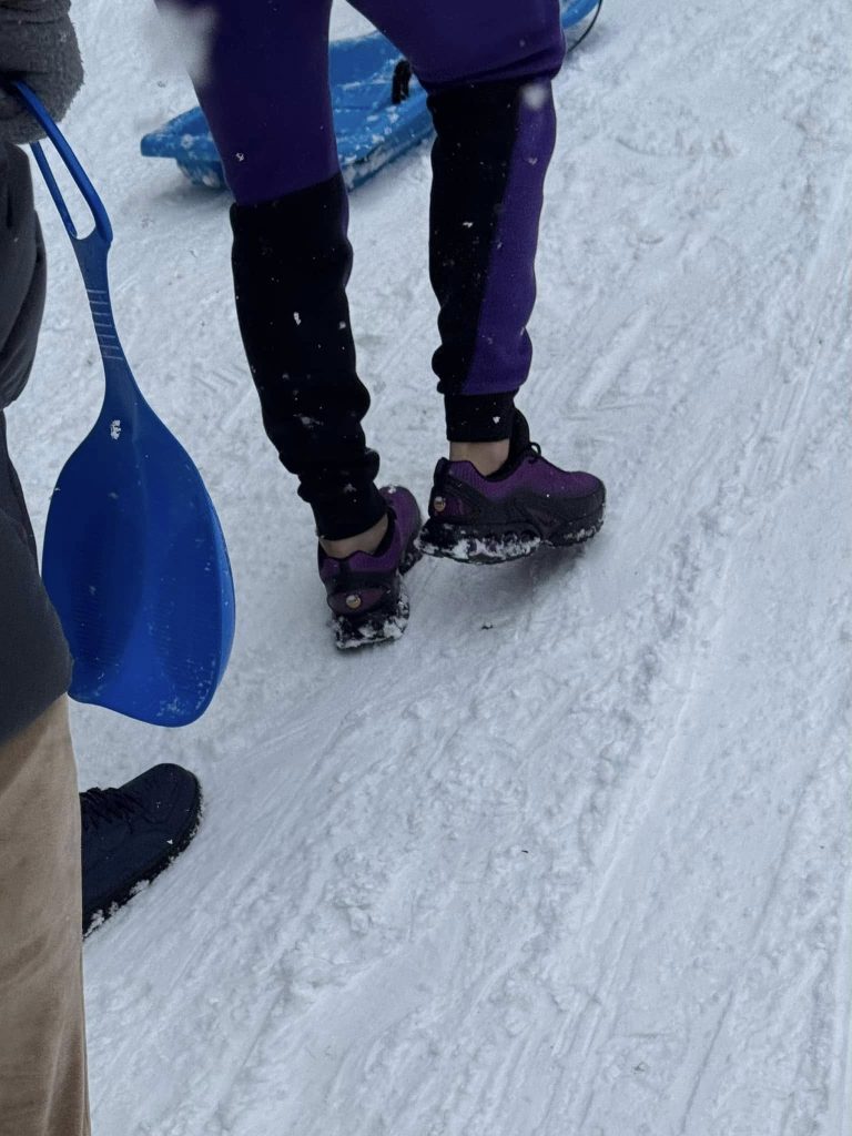 Salvamont Brașov atenționează: „Modă pe munte? Gheața nu ține cont de brand!”