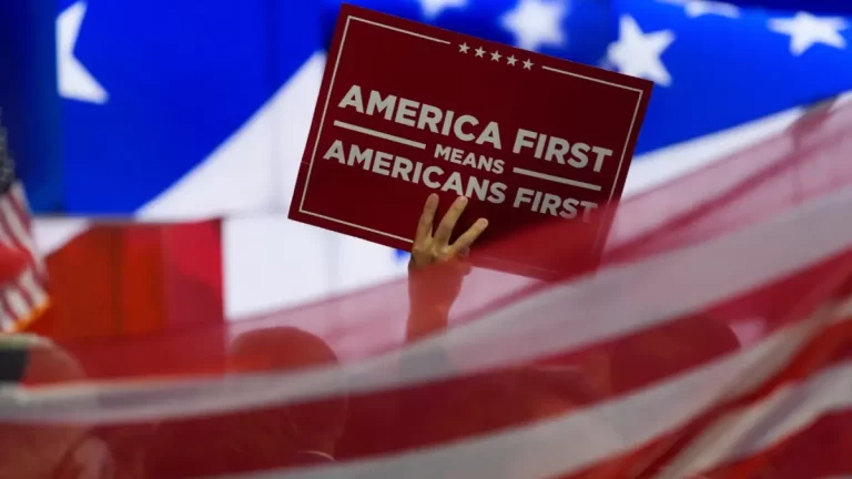 America First și America Is Back: hegemonie și nostalgie