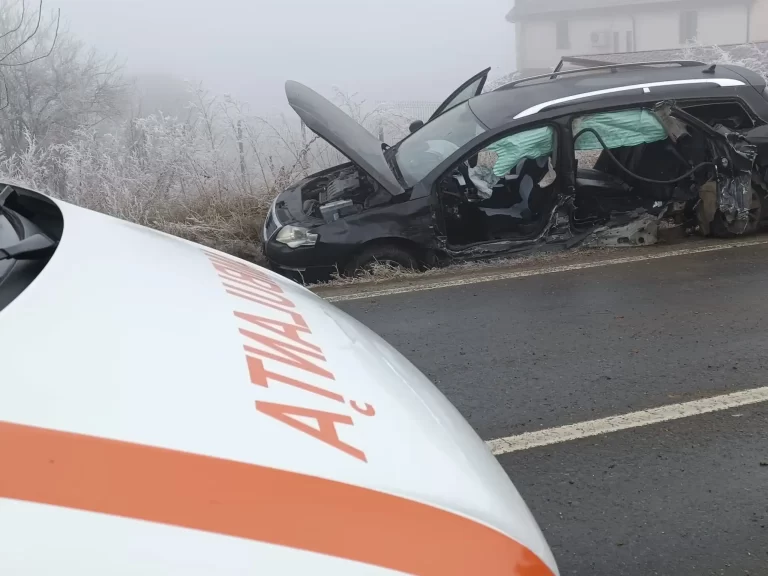 Accident grav în județul Sibiu. Un copil a murit, după ce două mașini s-au lovit puternic