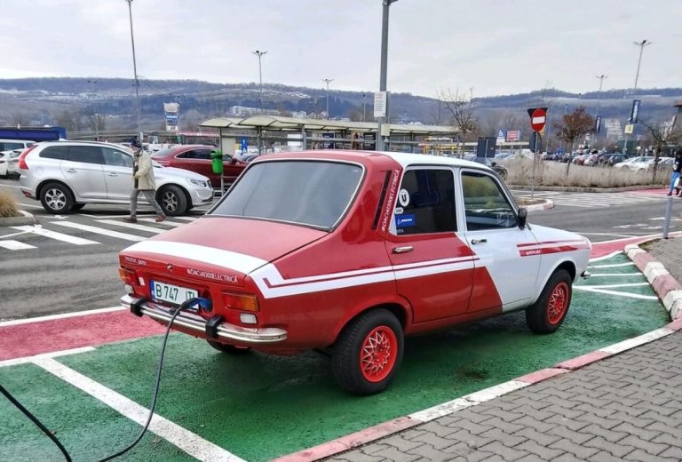 Cât l-a costat pe un român să-şi transforme Dacia 1300 într-o maşină electrică