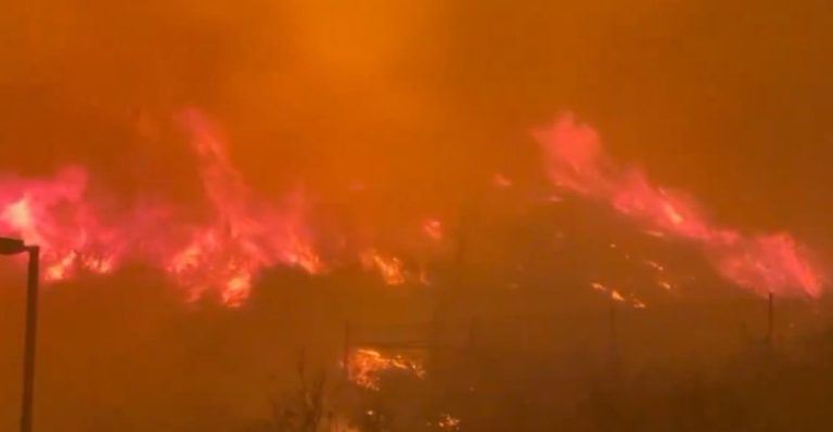 Incendiu de proporții în Malibu. Case și mașini distruse de flăcări/Mai multe vedete, obligate să evacueze zona – FOTO/VIDEO
