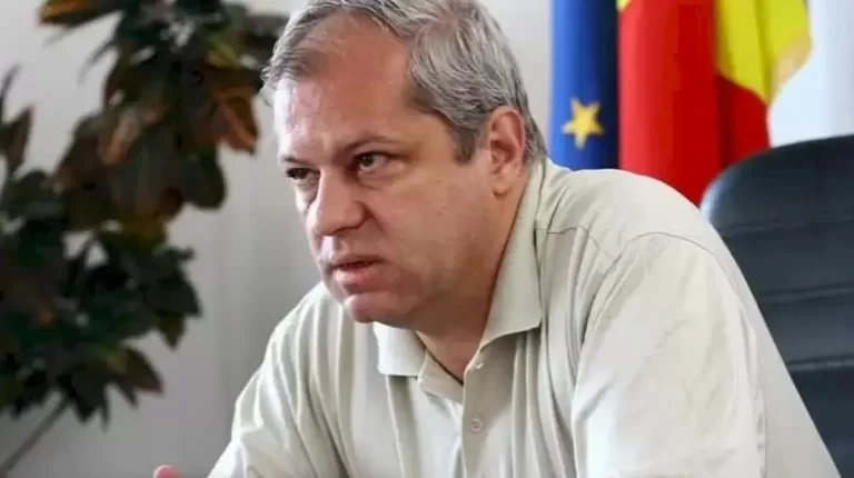 OMUL CARE VORBEȘTE SINGUR