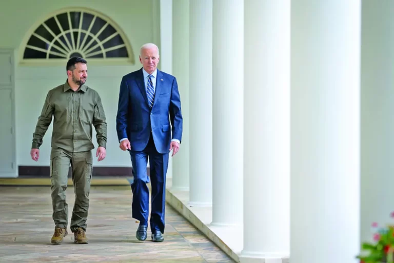 Un trio de agitați: Biden, Zelenski, Rutte