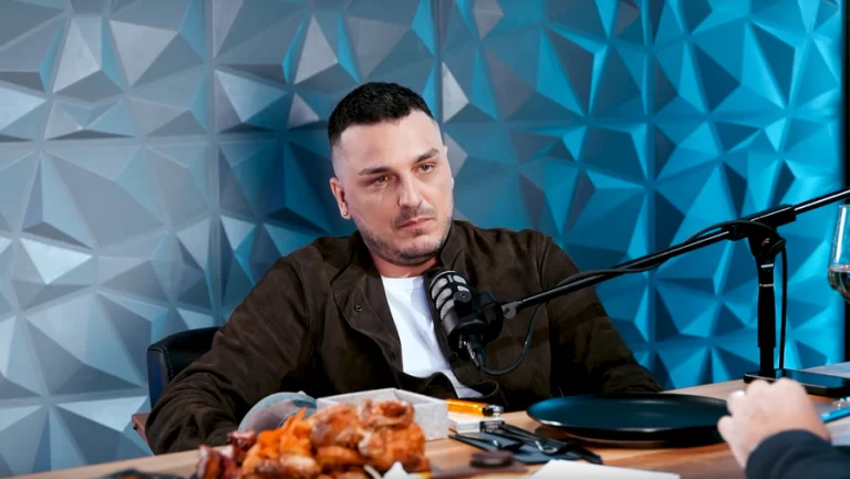 Makaveli, cel mai controversat influencer al momentului, a dezvăluit cine este tatăl lui adevărat! BOMBĂ: A fost jucător la Universitatea Craiova!