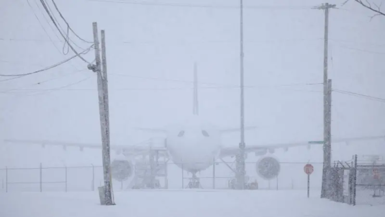 Stare de urgență în mai multe state americane, din cauza furtunii de zăpadă/Vremea extremă afectează milioane de oameni – VIDEO