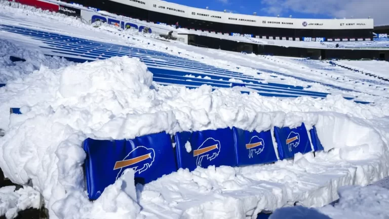 Americanii construiesc stadionul care topește zăpada!