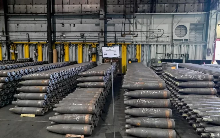 Industria de apărare, pedepsită de Guvern pentru că a început să producă