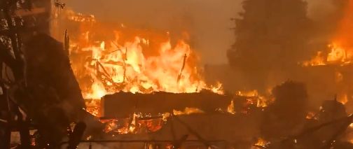 VIDEO. Incendii devastatoare în Los Angeles: cel puţin 5 morţi şi zeci de mii de evacuaţi/Imagini cu dezastrul provocat de flăcări