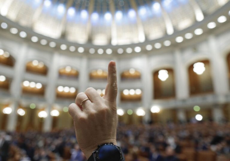 Imperialiștii cei răi i-au castrat pe toți politicienii români