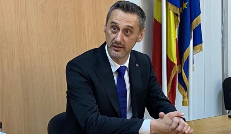 Pentru așa ceva Dragnea a făcut pușcărie. Un demnitar PNL, salarizat 8 ore pe zi în două locuri, în același timp
