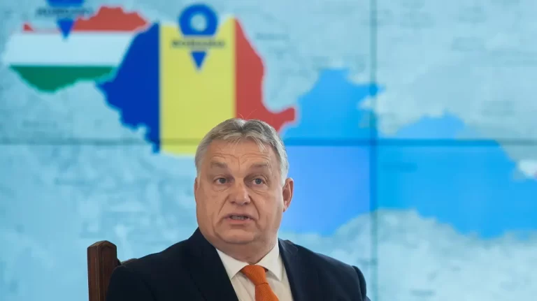Viktor Orban, cu talpa pe grumazul României