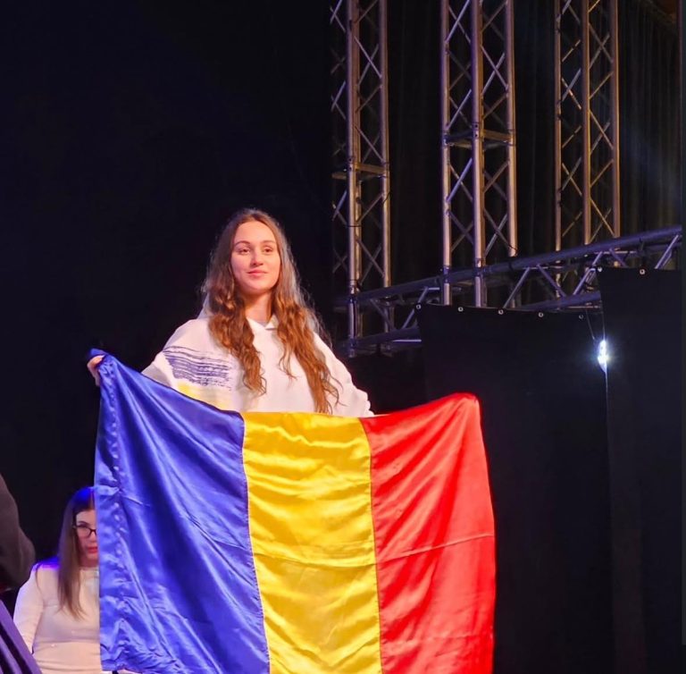Simona Chiru, campioană la competițiile de înot în ape înghețate și membră a campaniei „100 de tineri pentru dezvoltarea României”: „Vreau să contribui la dezvoltarea României”