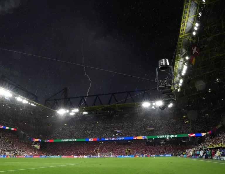 Ireal! Patru fotbaliste ucise de fulger în Columbia