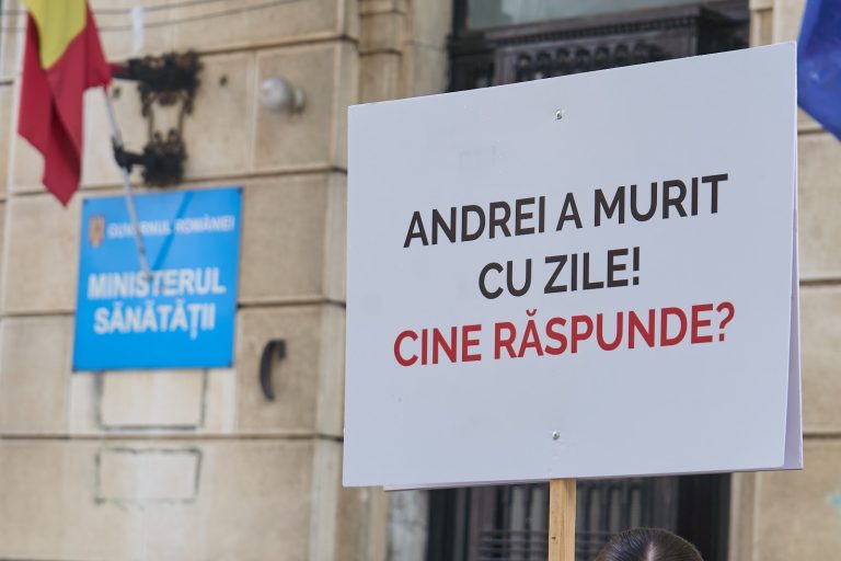 FACIAS: Ministerul Sănătății refuză o anchetă reală în cazul morții lui Andrei și consideră că o amendă de 3.000 de lei este „suficientă”