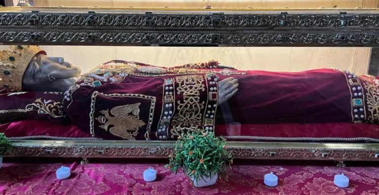 Sfânta Împarăteasa Elena- o viață care a marcat decisiv istoria creștinismului