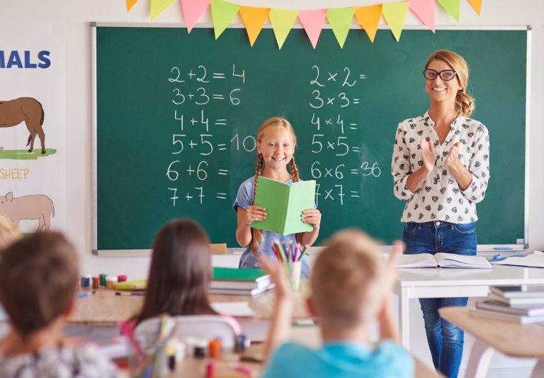 De la catedră la inimile elevilor: O nouă ediție a campaniei „Liga Profesorilor Excepționali” a Fundației Dan Voiculescu pentru Dezvoltarea României