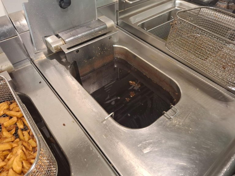 Patru restaurante cunoscute din Centrul Vechi al Capitalei, închise temporar de ANPC/Ce amenzi s-au dat