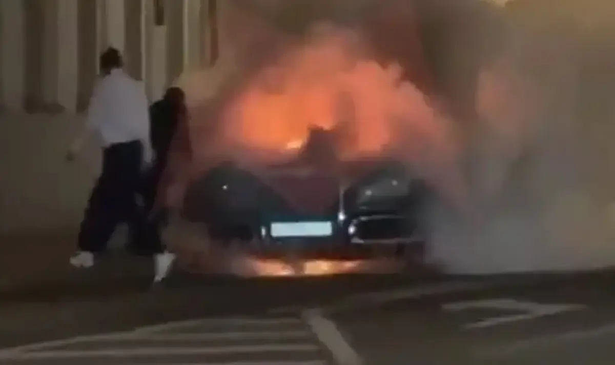 Atentat la Moscova: limuzină Aurus, din FLOTA DUMEI DE STAT, aruncată în aer