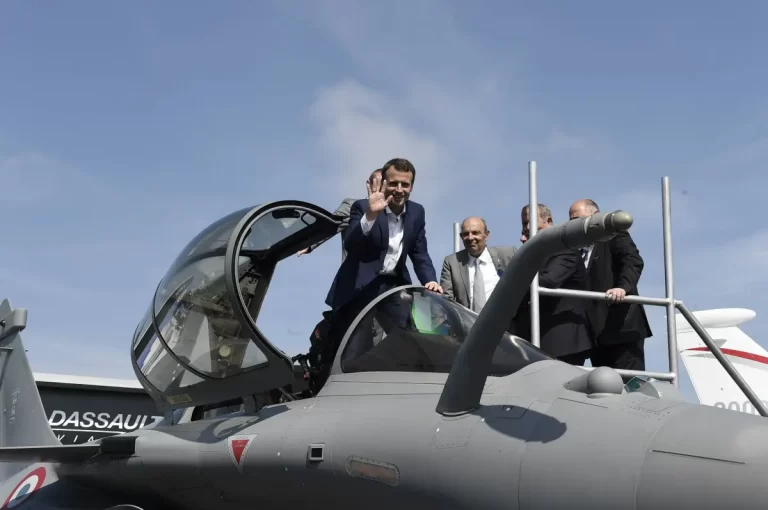 Războiul din Ucraina, tiparnița Occidentului!/Macron, samsar de arme și vieți omenești
