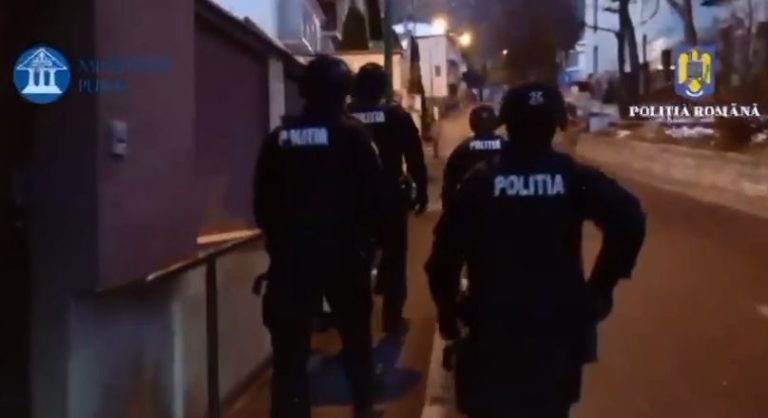 VIDEO. Percheziţii într-un dosar de corupere a alegătorilor. Surse: Sunt vizați inclusiv influenceri care au făcut campanie pentru Georgescu