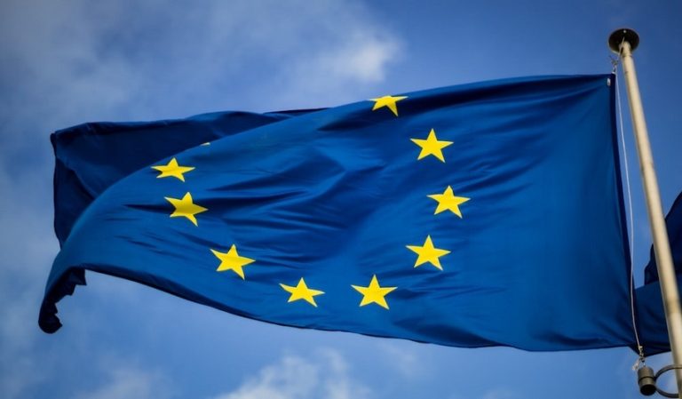 Uniunea Europeană ne-a șparlit pădurile și acum ne bulește sobele de teracotă