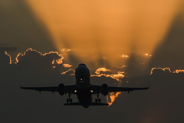 Ameninţare cu bombă în cazul unui avion aflat în zbor, pe ruta Barcelona-Cluj. A fost activat Planul de Management al Situaţiilor de Criză