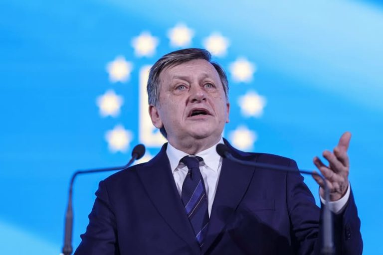 Crin Antonescu: „Clasa politică trebuie să se ridice la nivelul României de azi. Nu invers”