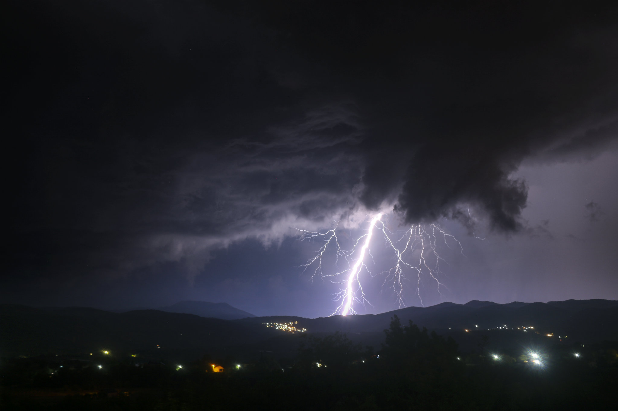 Se răcește vremea în Capitală. ANM anunță cod portocaliu