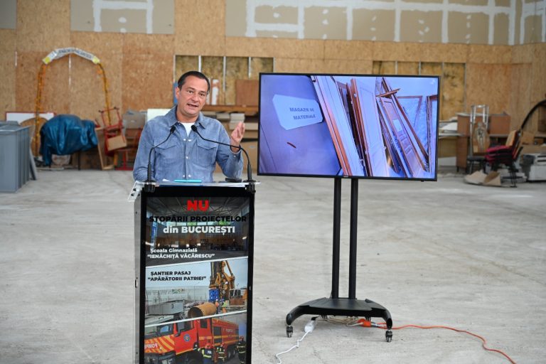Peste 300 de copii ai Sectorului 4 așteaptă, în zadar, ca primarul general, Nicușor Dan, să permită modernizarea unei școli de elită și a unei săli de sport