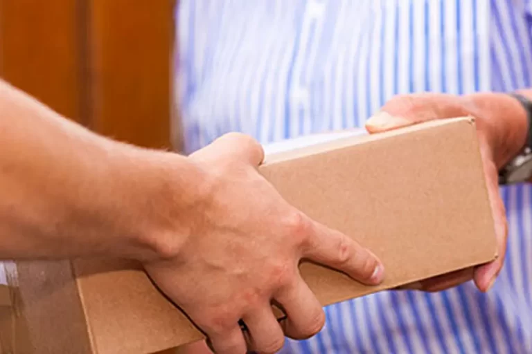Românii, batjocoriți de comercianți. Parlamentarii au transpus o directivă și au omis sancțiunile