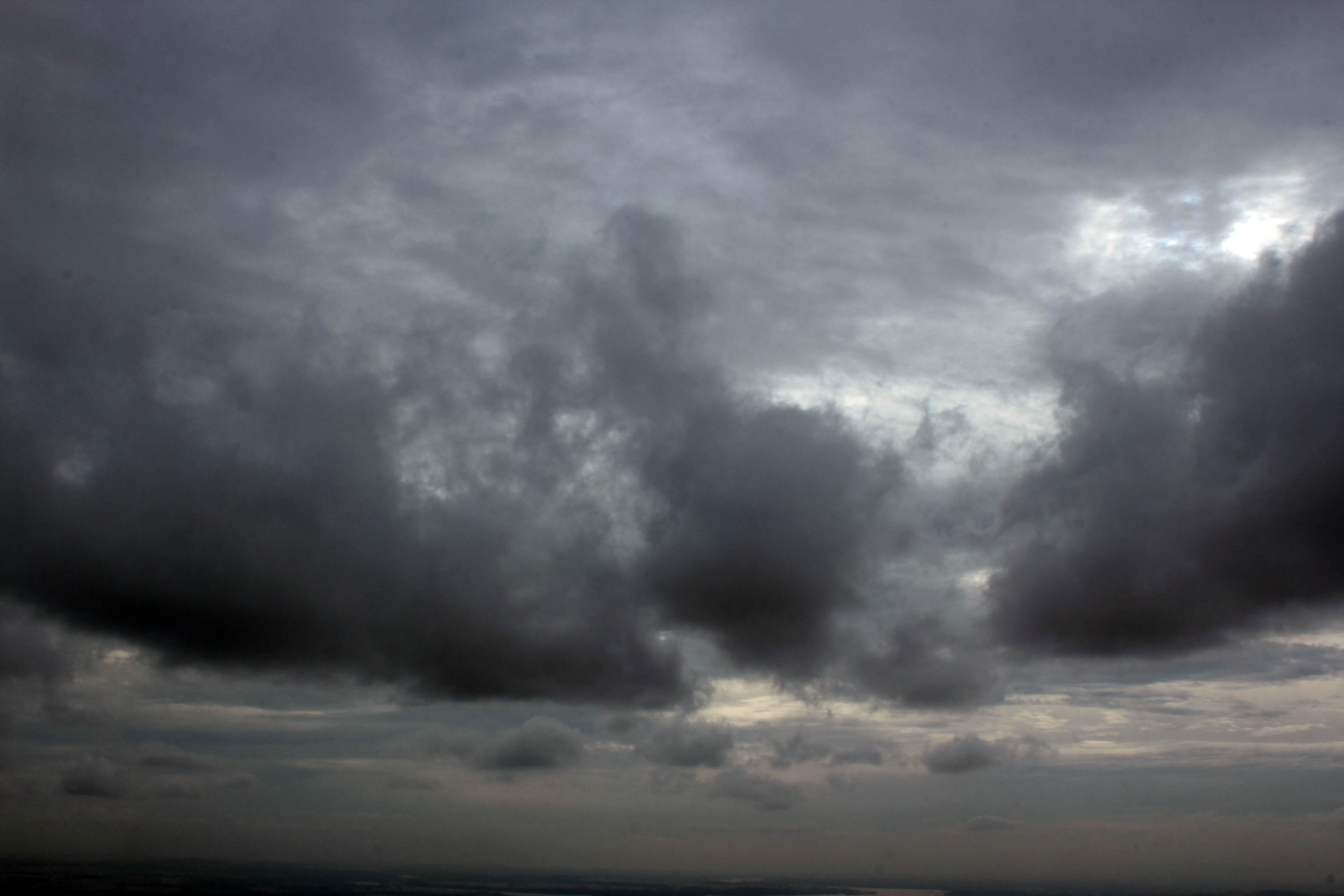 Vreme cum demult n-a mai fost în luna mai. Meteorologii anunță că mai avem de așteptat vara