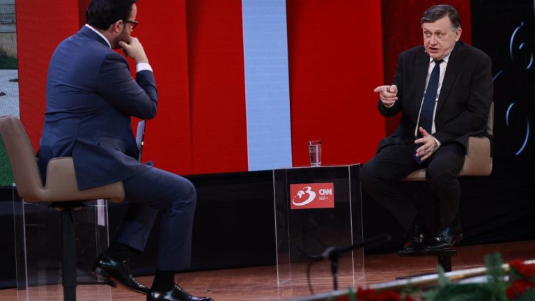 Crin Antonescu, mesaj către români la Antena 3: „România e mai matură decât clasa sa politică. Are nevoie de un lider capabil să aducă establishmentul politic la nivelul societății”