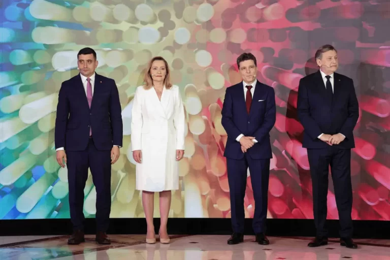 Președinție pe butuci și jurnalism în paiete