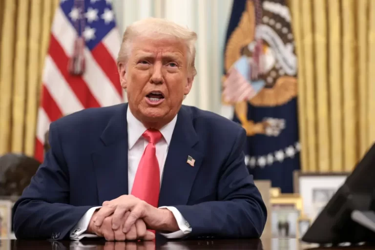 Trump interzice intrarea în SUA pentru cetățenii din 12 țări. Motivul invocat de președinte – VIDEO