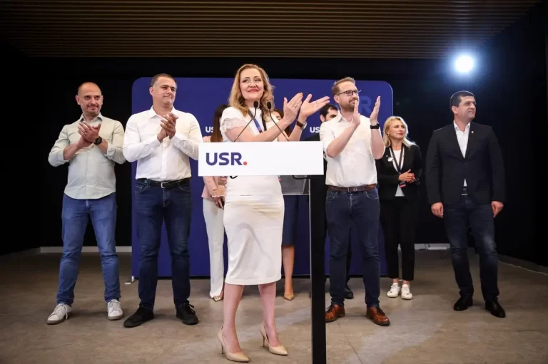 România, teatru de încercări. Cine regizează haosul declanșat în USR?