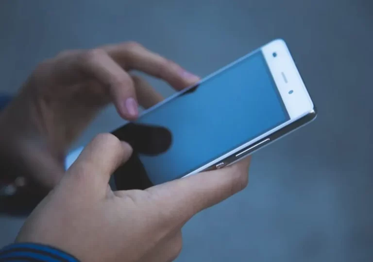 Cutremur pe piața operatorilor de telefonie mobilă. Se micșorează concurența