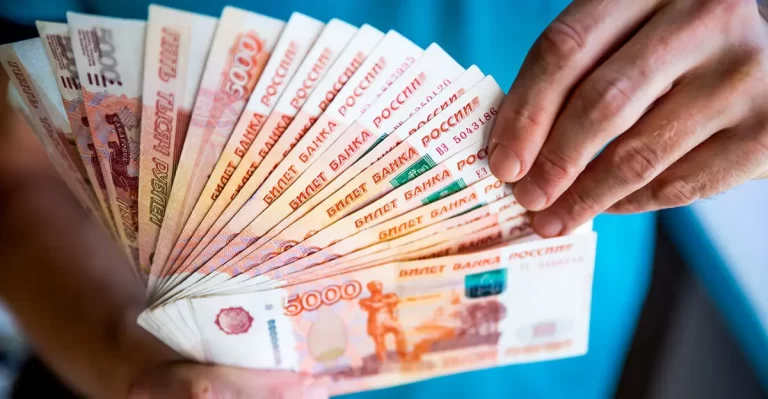 Rubla rusească, peste dolar și aur