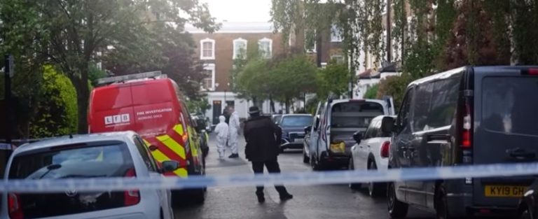 Un român de 26 de ani, pus sub acuzare în cazul incendierii locuinței premierului britanic Keir Starmer