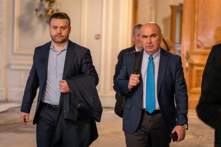 PNL ar vrea să fie la guvernare „cam în orice condiții”. Insistă liberalii cu varianta Bolojan premier? Ce spune Ciucu