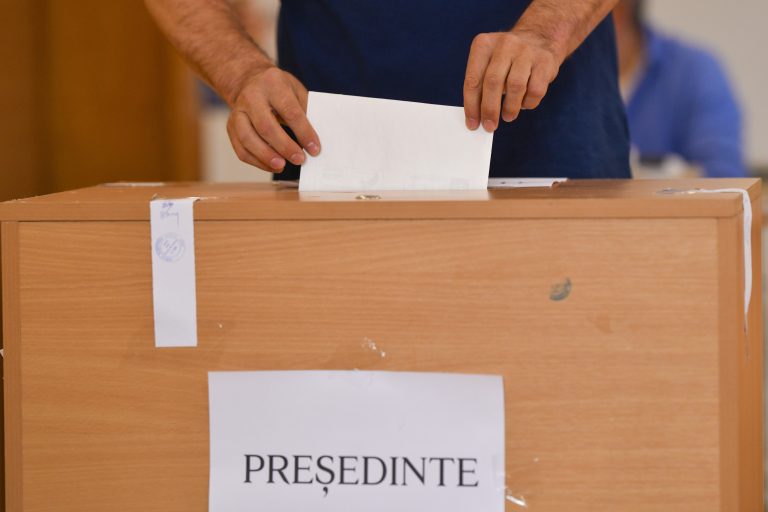Schimbare de ritm la vot: prezența la urne scade în țară, diaspora menține trendul ascendent