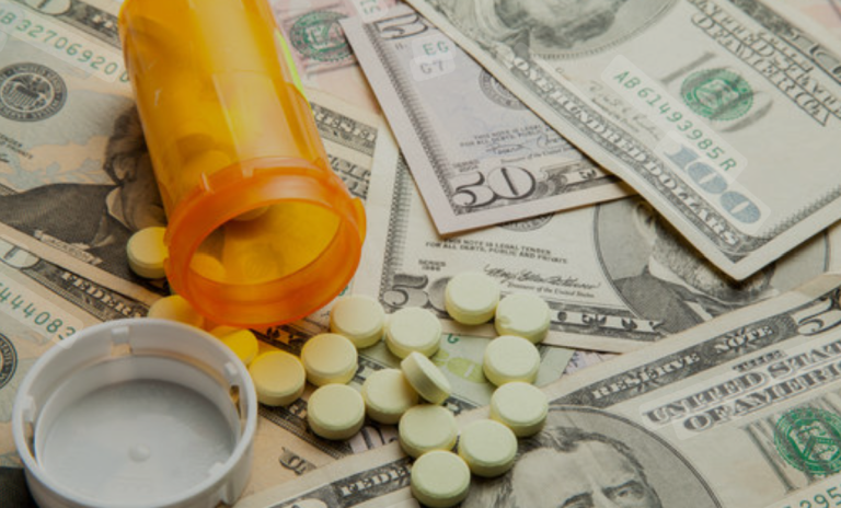 Lovitură pentru Big Pharma: Trump vrea să taie prețurile la medicamente în SUA cu până la 80%