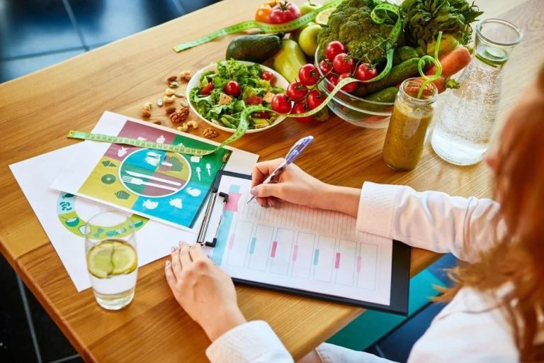 Nutriția Personalizată: Viitorul Alimentației în 2025