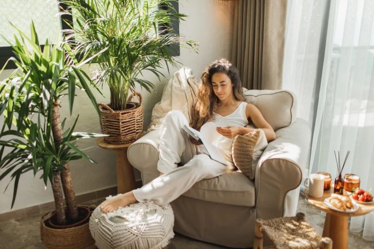 Cozymaxxing: Arta Relaxării Conștiente în Era Stresului Permanent